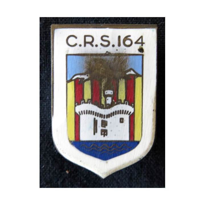 CRS 164 : insigne de la compagnie républicaine de sécurité n° 164 de Perpignan, fabrication Drago Noisiel retirage R 88