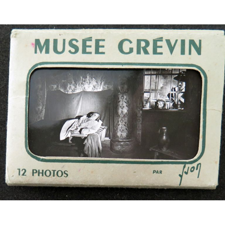 Petit Album de 12 photos 9 x 6,5 cm du Musée Grévin à Paris en noir et blanc