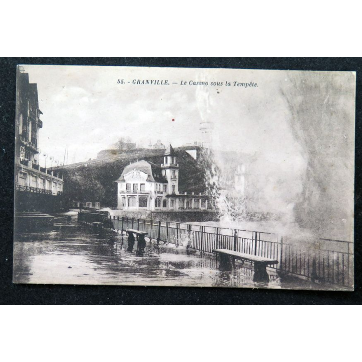 Carte postale 55 Grandville Le Casino sous la tempête