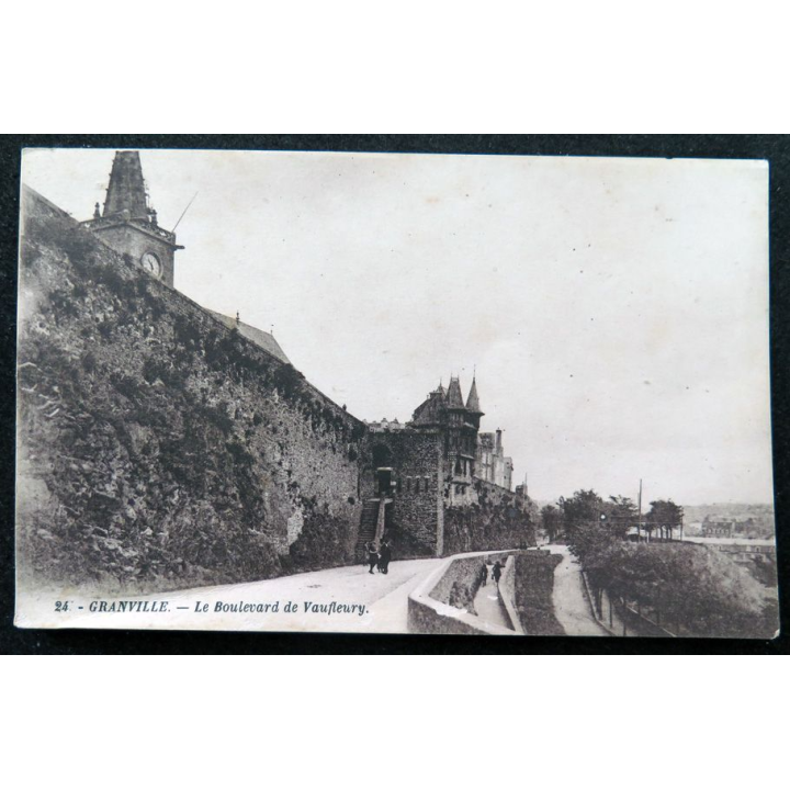 Carte postale 24 Grandville Le Boulevard de Vaufleury