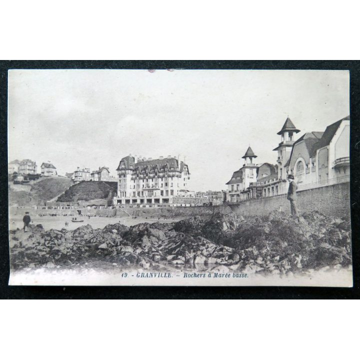 Carte postale 19 Grandville Rochers à marée basse