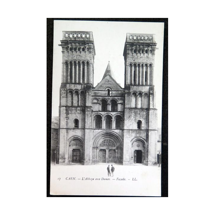 Carte postale 17 Caen L'Abbaye aux Dames Façade