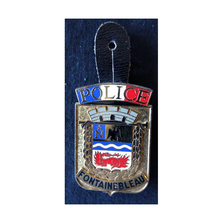 POLICE : insigne métallique de la Police nationale de la ville de Fontainebleau de  fabrication Delsart Sens