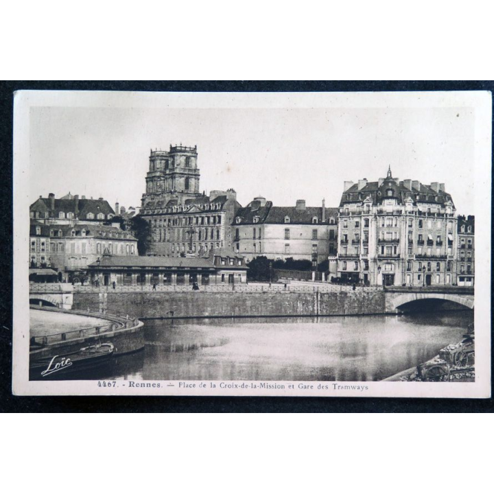 Carte postale 4467 Rennes Place de la Croix-de-la-Mission et Gare des tramways