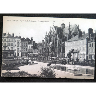 Carte postale 109 Troyes Square de la Préfecture - Eglise St Urbain