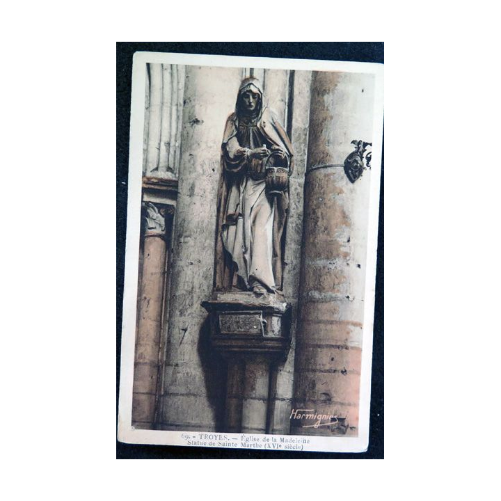 Carte postale 69 Troyes Eglise de la Madeleine - Statue de Sainte Marthe (XVI° siècle)
