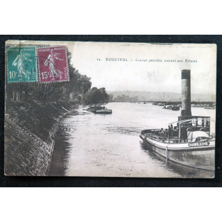 Carte postale 12 Bougival Convoi pétrolier entrant aux écluses