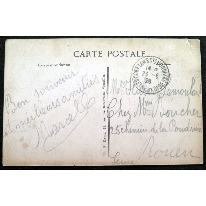 Carte postale 12 Bougival Convoi pétrolier entrant aux écluses
