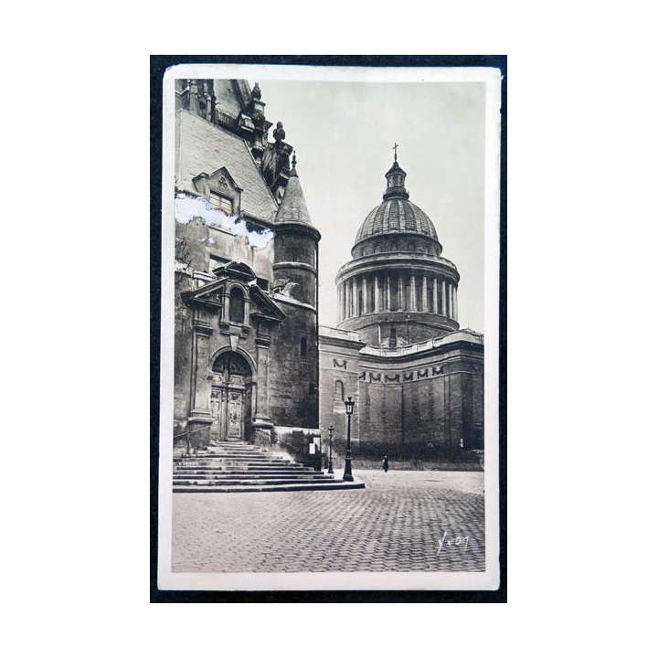 Carte postale 19 Paris Entrée latérale de l'Eglise Saint-Etienne-du-Mont et Dôme du Panthéon