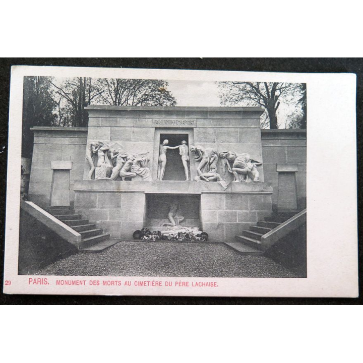 Carte postale 29 Paris Le monument des morts au Cimetière du Père Lachaise 