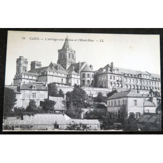 Carte postale 70 Caen L'Abbaye aux Dames et l'Hôtel Dieu