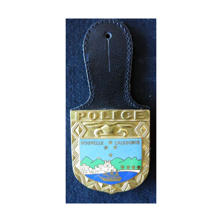 POLICE : insigne métallique de la Police nationale de Nouvelle Calédonie de fabrication Drago Paris