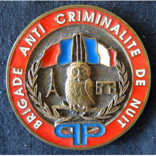 POLICE : insigne métallique de la brigade Anti Criminalité de nuit  de la Police Parisienne