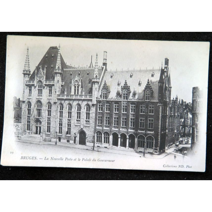 Carte postale 19 Bruges La Nouvelle Poste et le Palais du Gouverneur
