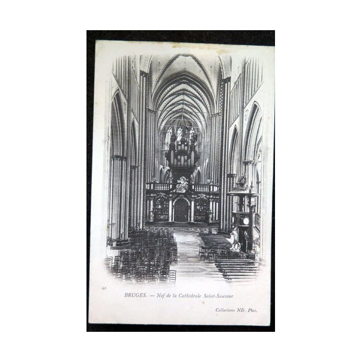 Carte postale 42 Bruges Nef de la Cathédrale Saint-Sauveur