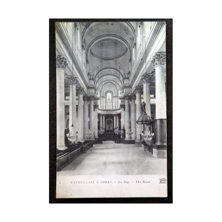 Carte postale 5 Arras La Cathédrale La nef