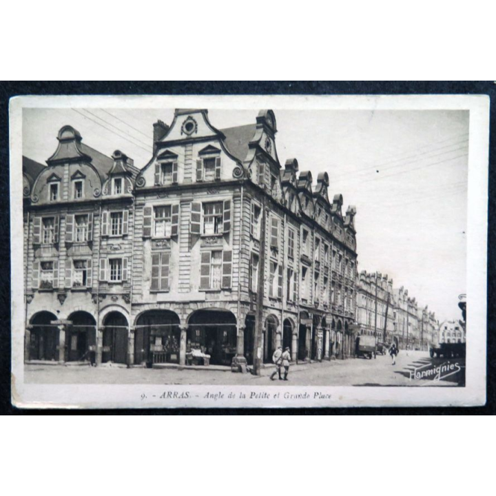 Carte postale  9 Arras Angle de la Petite et Grande Place