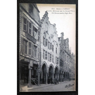 Carte postale  2959 Arras Vieilles maisons sur la Grande Place
