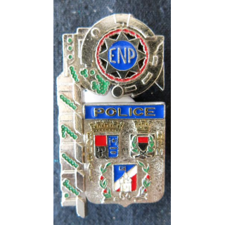 POLICE : insigne métallique de l'Ecole nationale de Police de Roubaix de fabrication Delsart Sens