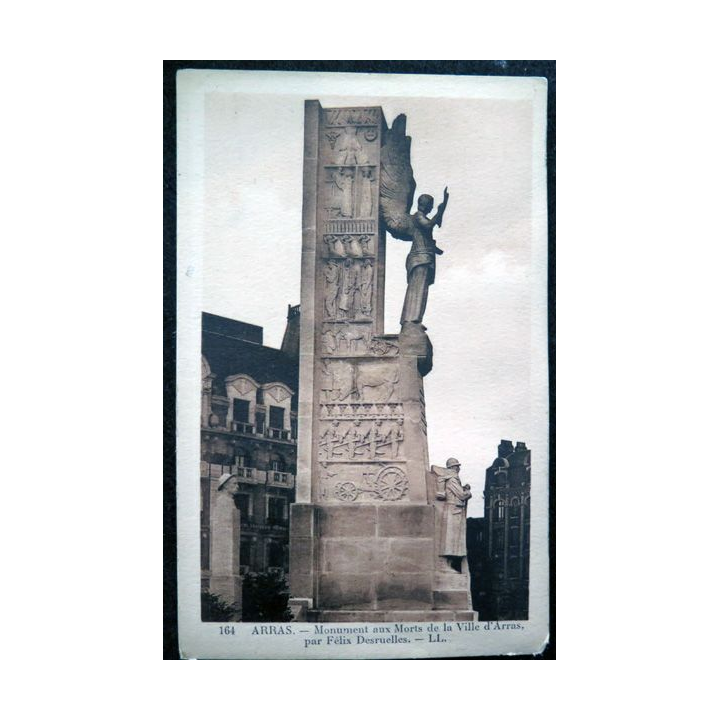 Carte postale 164 Arras Monument aux morts de la ville d'Arras par Félix Desruelles