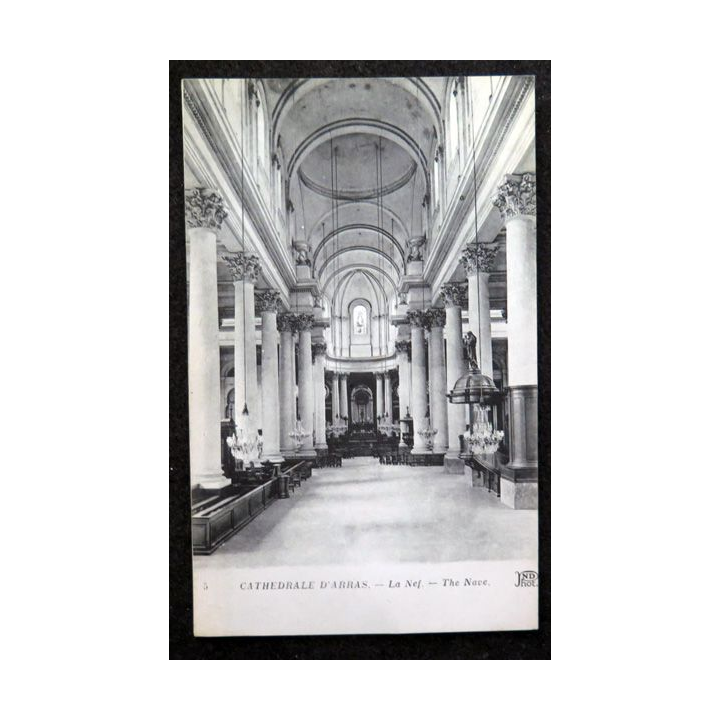 Carte postale 5 Arras Cathédrale la Nef