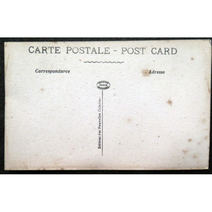 Carte postale 2928 Arras Rue St-Nicolas, au fond l'Eglise St-Jean-Baptiste
