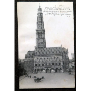 Carte postale 1 Arras l'Hôtel de ville et son Beffroid'une hauteur de 75 m