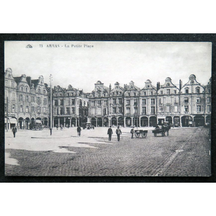 Carte postale 73 Arras la Petite Place 
