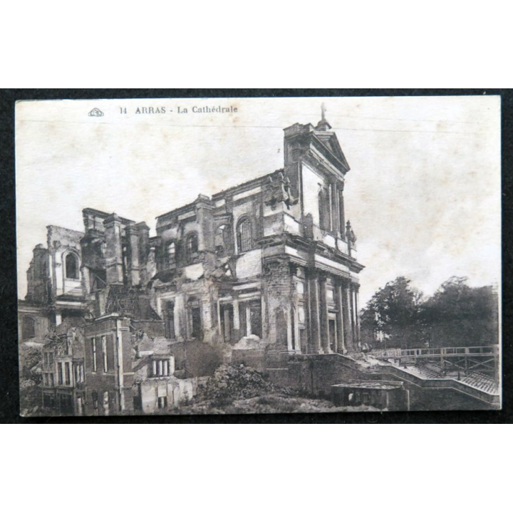 Carte postale 14 Arras la Cathédrale