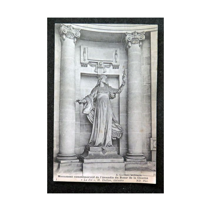 Carte postale Monument commémoratif de l'incendie du Bazar de la Charité La Foi