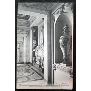 Carte postale Monument commémoratif de l'incendie du Bazar de la Charité Intérieur de la Chapelle