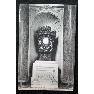 Carte postale Monument commémoratif de l'incendie du Bazar de la Charité Intérieur de la Chapelle