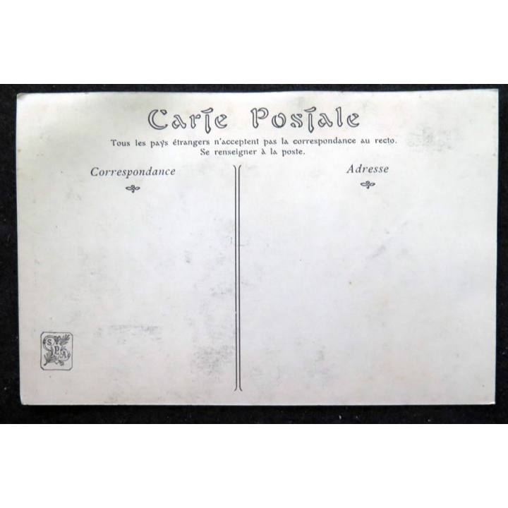 Carte postale Monument commémoratif de l'incendie du Bazar de la Charité Intérieur de la Chapelle