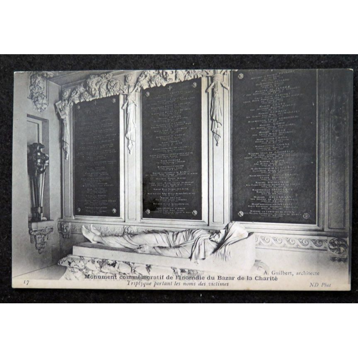 Carte postale Monument commémoratif de l'incendie du Bazar de la Charité triptyque