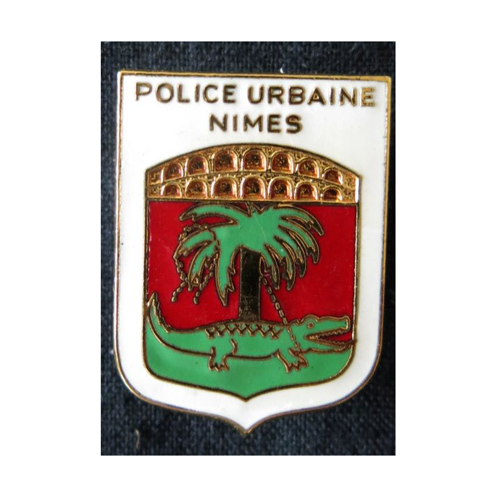 POLICE : insigne métallique en émail de la Police urbaine de la ville de Nîmes de fabrication FIA