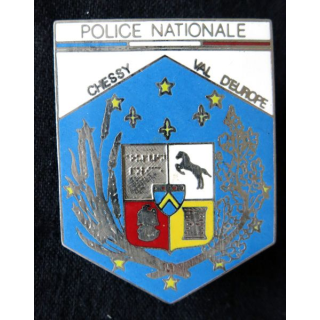 POLICE : insigne métallique en émail de la Police nationale de Chessy Val d'Europe matriculé 082