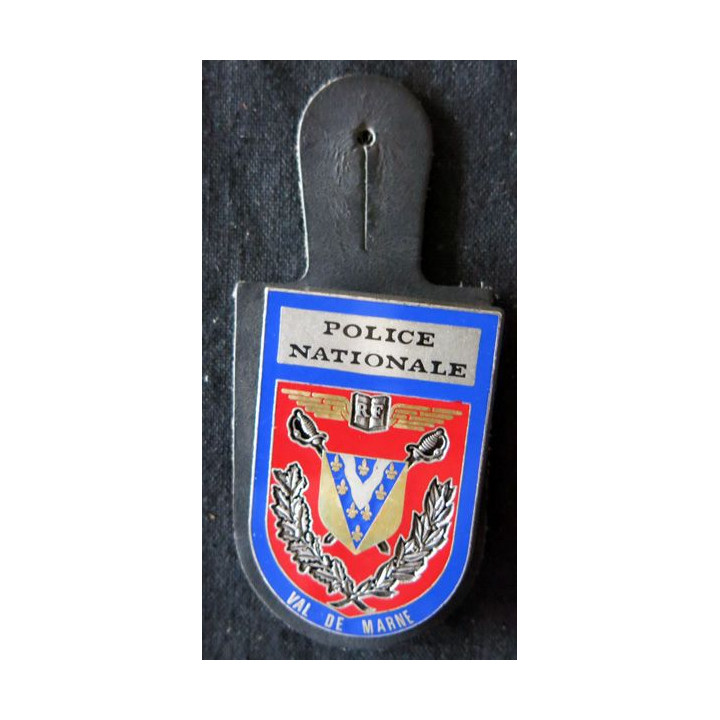 POLICE : insigne métallique de la Police nationale du Val de Marne de fabrication Delsart