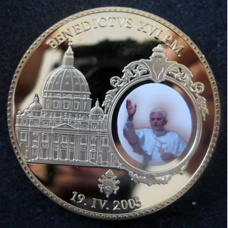 médaille du Pape Benoît XVI BENEDICTUS XVI P.M. 19 . IV . 2005 diamètre 7 cm