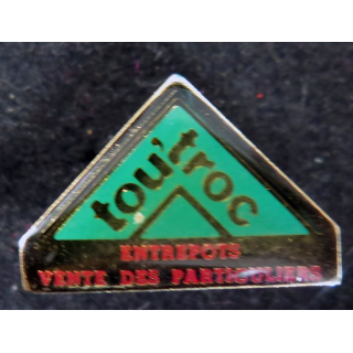 Pin's Tout troc entrepôt des particuliers