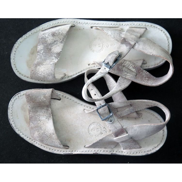 Tenue complète de Lieutenant saharien (sandales, burnous bleu, burnous blanc, saroual et ceinturon cartouchières)