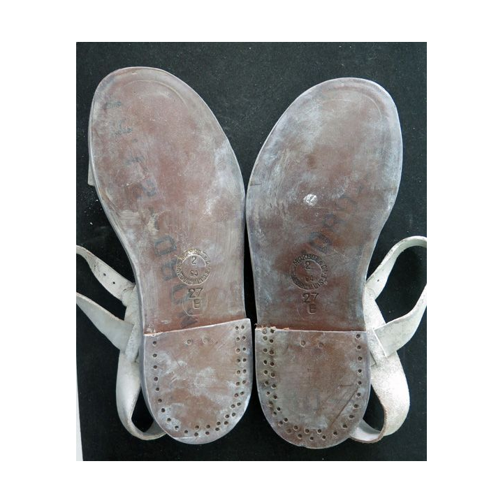 Tenue complète de Lieutenant saharien (sandales, burnous bleu, burnous blanc, saroual et ceinturon cartouchières)
