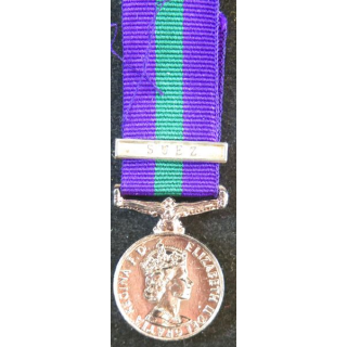 GRANDE BRETAGNE : médaille miniature General service medal 1962 avec l'agrafe Suez