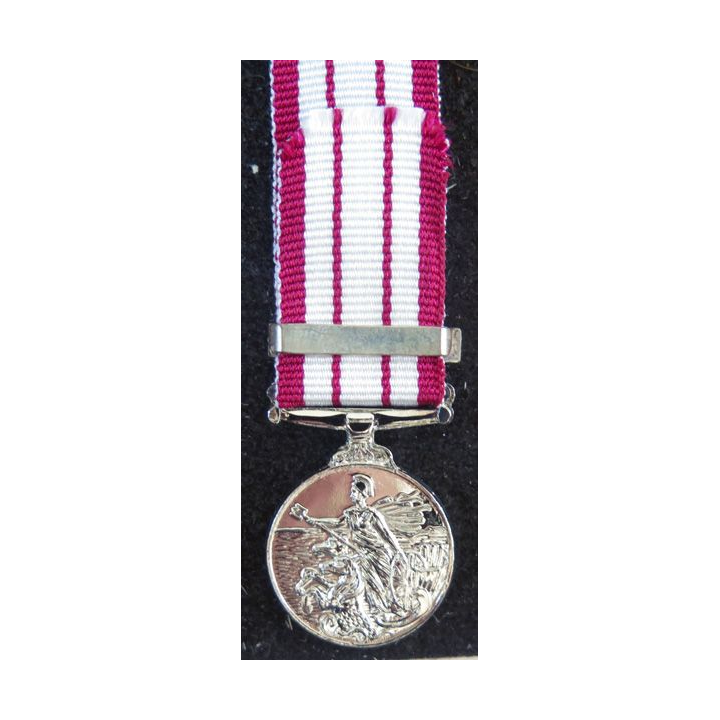 GRANDE BRETAGNE : médaille miniature Naval General service medal 1915 avec l'agrafe Cyprus