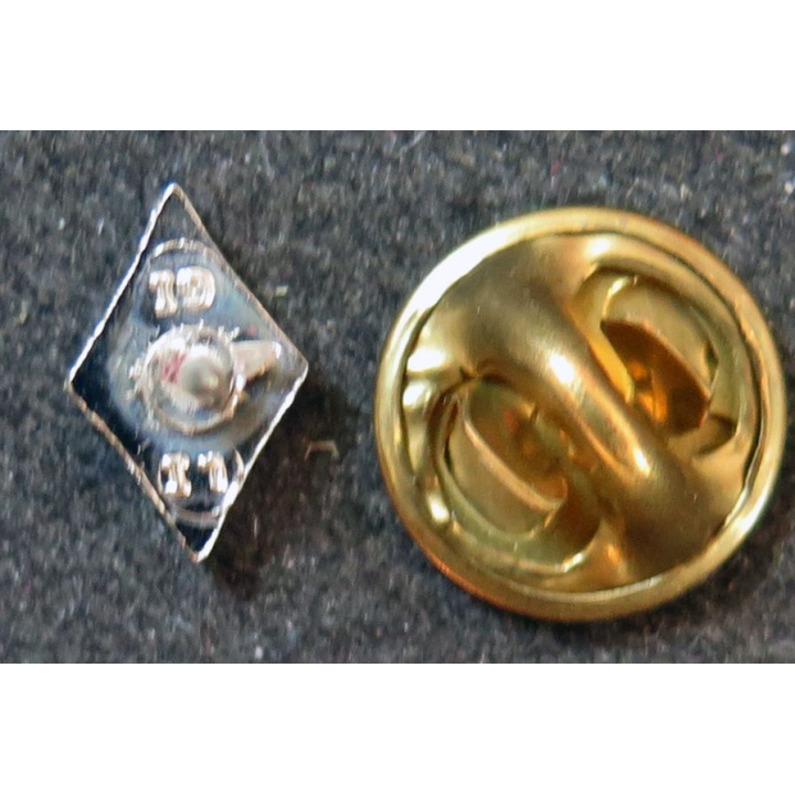 Pin's inconnu trouvé dans un lot de décorations US