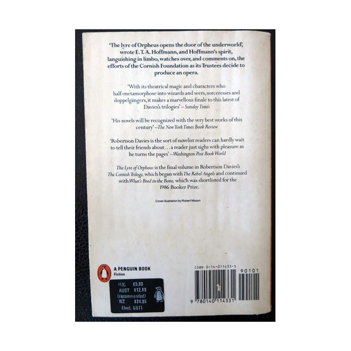 The Lyre of Orpheus  deRobertson Davies aux Editions Penguin Books
