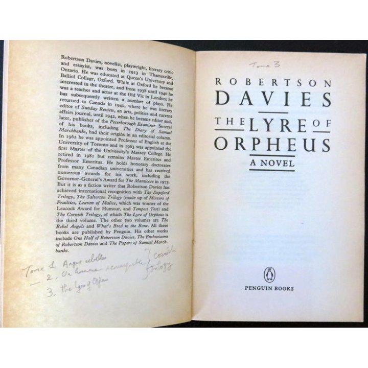 The Lyre of Orpheus  deRobertson Davies aux Editions Penguin Books