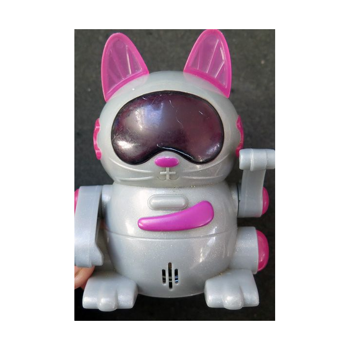 Petit robot hauteur 9,5 cm (piles à remplacer)