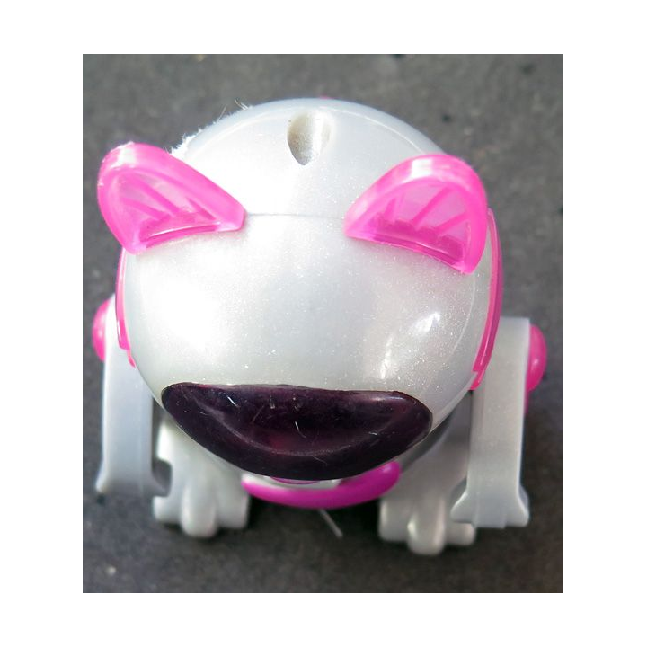 Petit robot hauteur 9,5 cm (piles à remplacer)