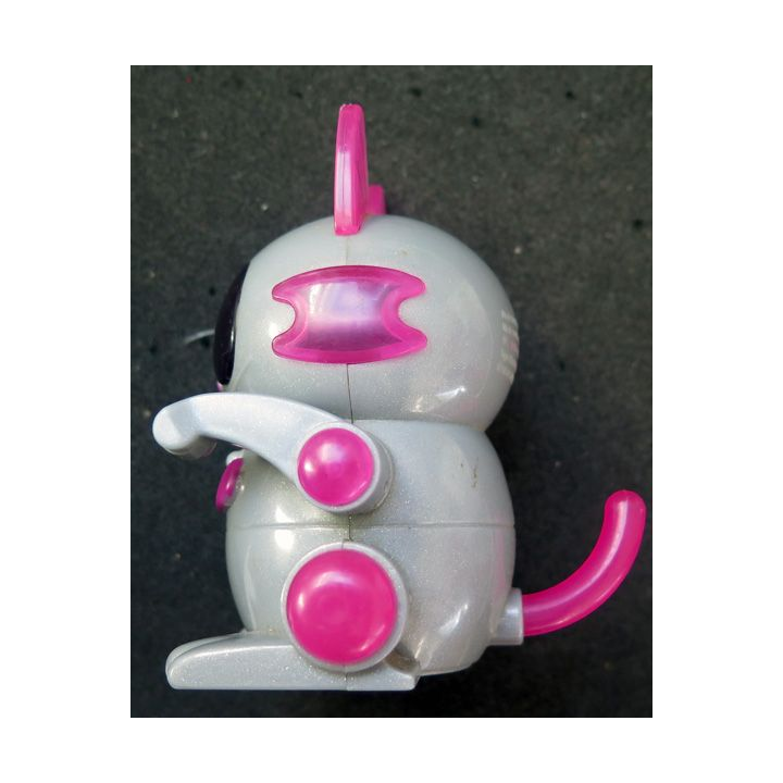 Petit robot hauteur 9,5 cm (piles à remplacer)