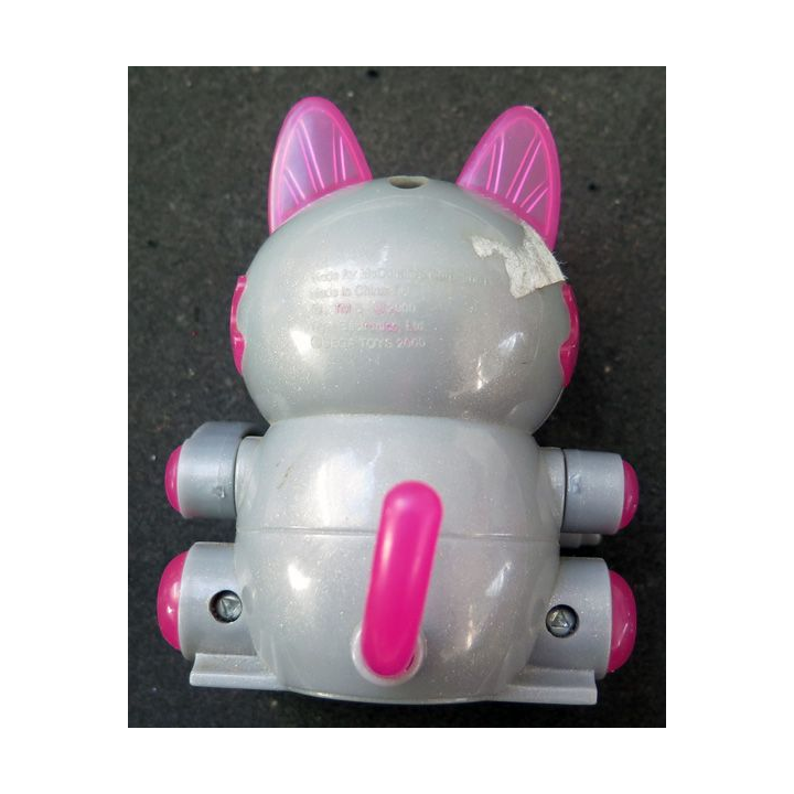 Petit robot hauteur 9,5 cm (piles à remplacer)
